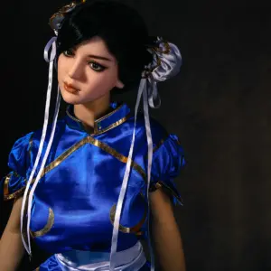 邑由兰