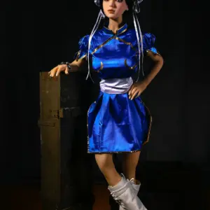 邑由兰